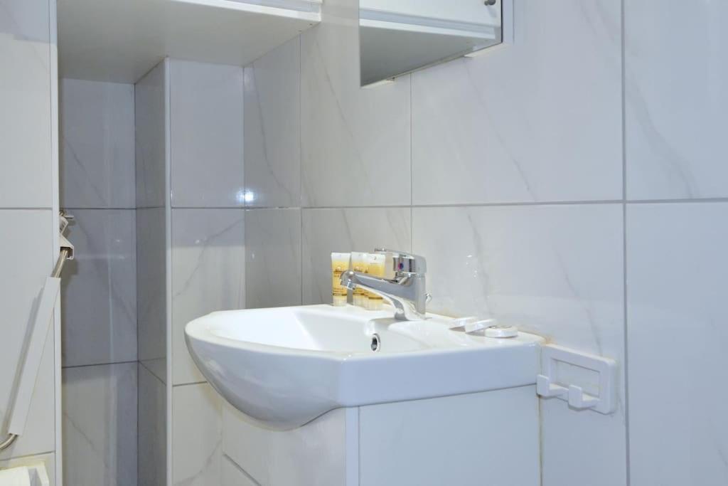 أثينا Minimal Apartment At The Foot Of The Odeon Of ... المظهر الخارجي الصورة